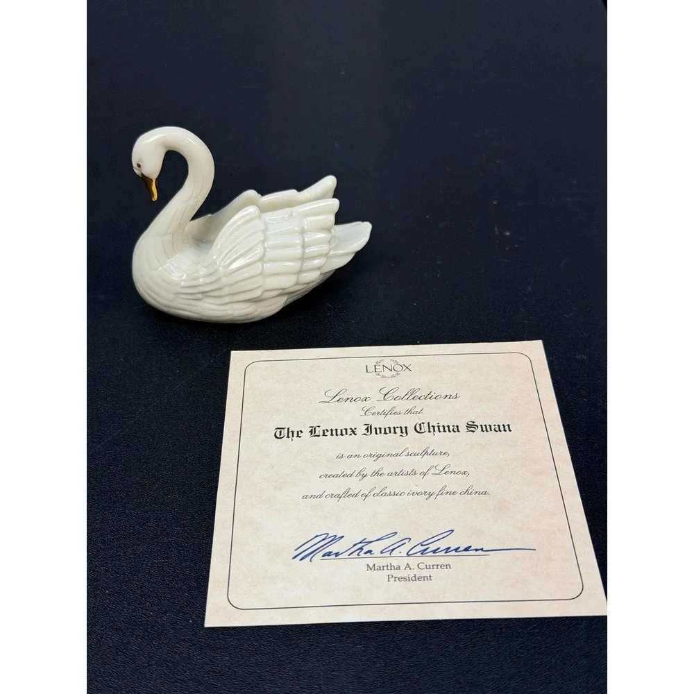 Vintage Lenox Swan Figurine 24K Gold Accents Place Card Holder/Cake Topper - Picture 2 of 16